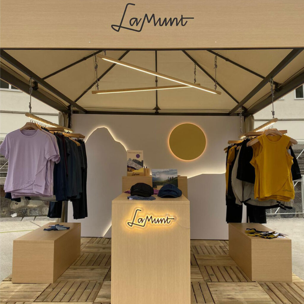 La mount retail outdoor