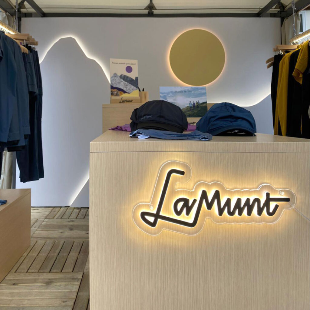 La mount retail outdoor